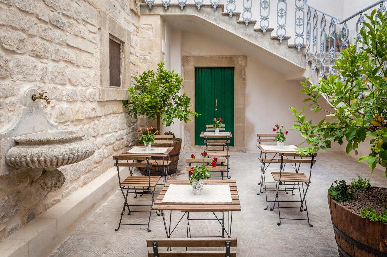 Palazzo Montalbano Bed & Breakfast ชิคลี ภายนอก รูปภาพ