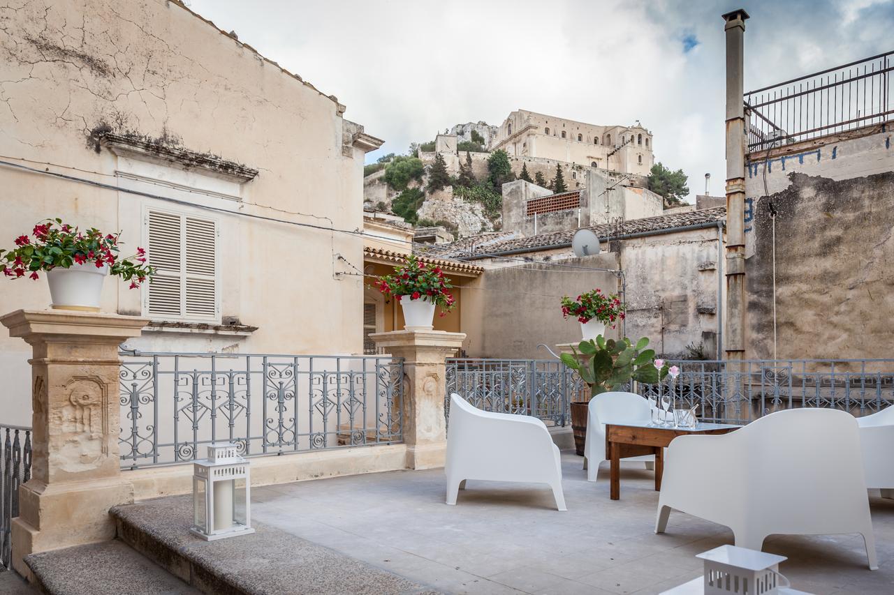 Palazzo Montalbano Bed & Breakfast ชิคลี ภายนอก รูปภาพ