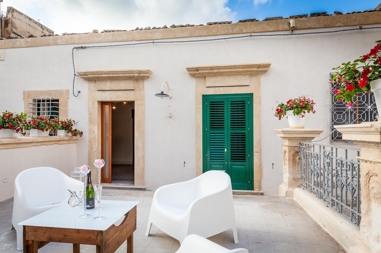 Palazzo Montalbano Bed & Breakfast ชิคลี ภายนอก รูปภาพ