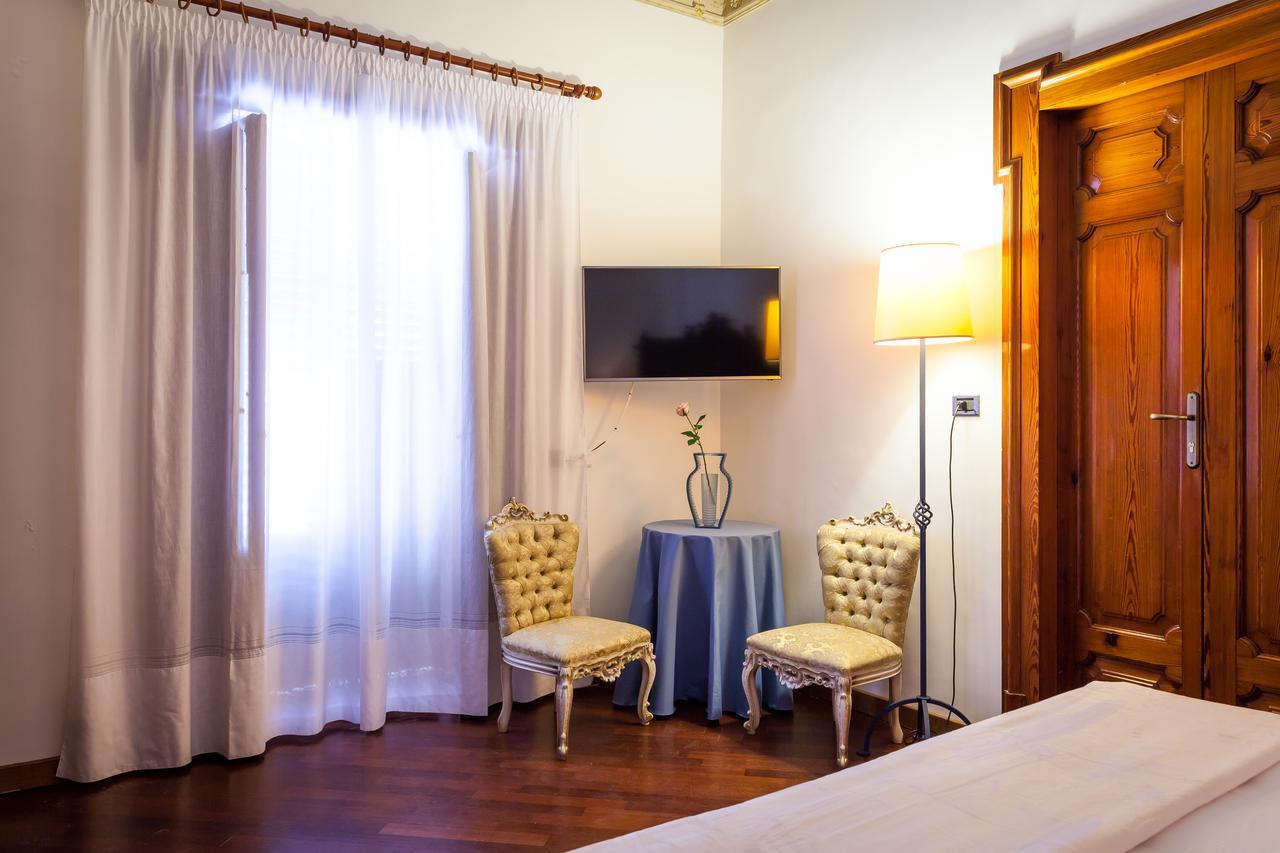 Palazzo Montalbano Bed & Breakfast ชิคลี ภายนอก รูปภาพ